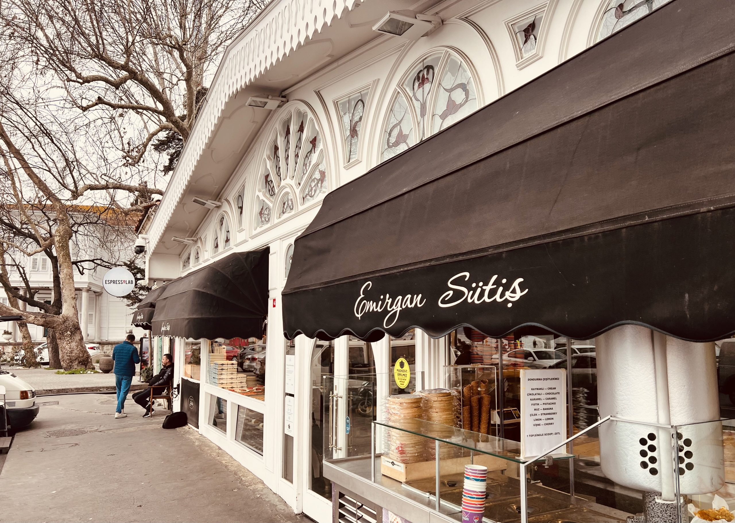 sutis emirgan 1 scaled - Boğaz Hattı En İyi 10 Kahvaltı Mekanı