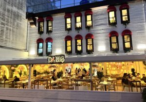 danis restaurant 300x210 - danis-restaurant