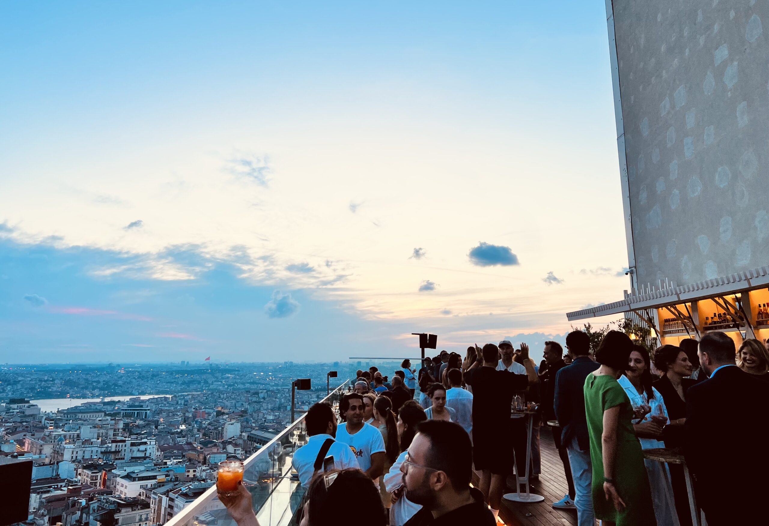 Upperist taksim teras bar