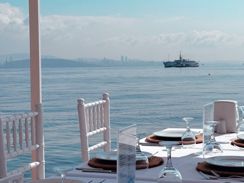 teos 1024x768 - Adalar En İyi Mekanlar