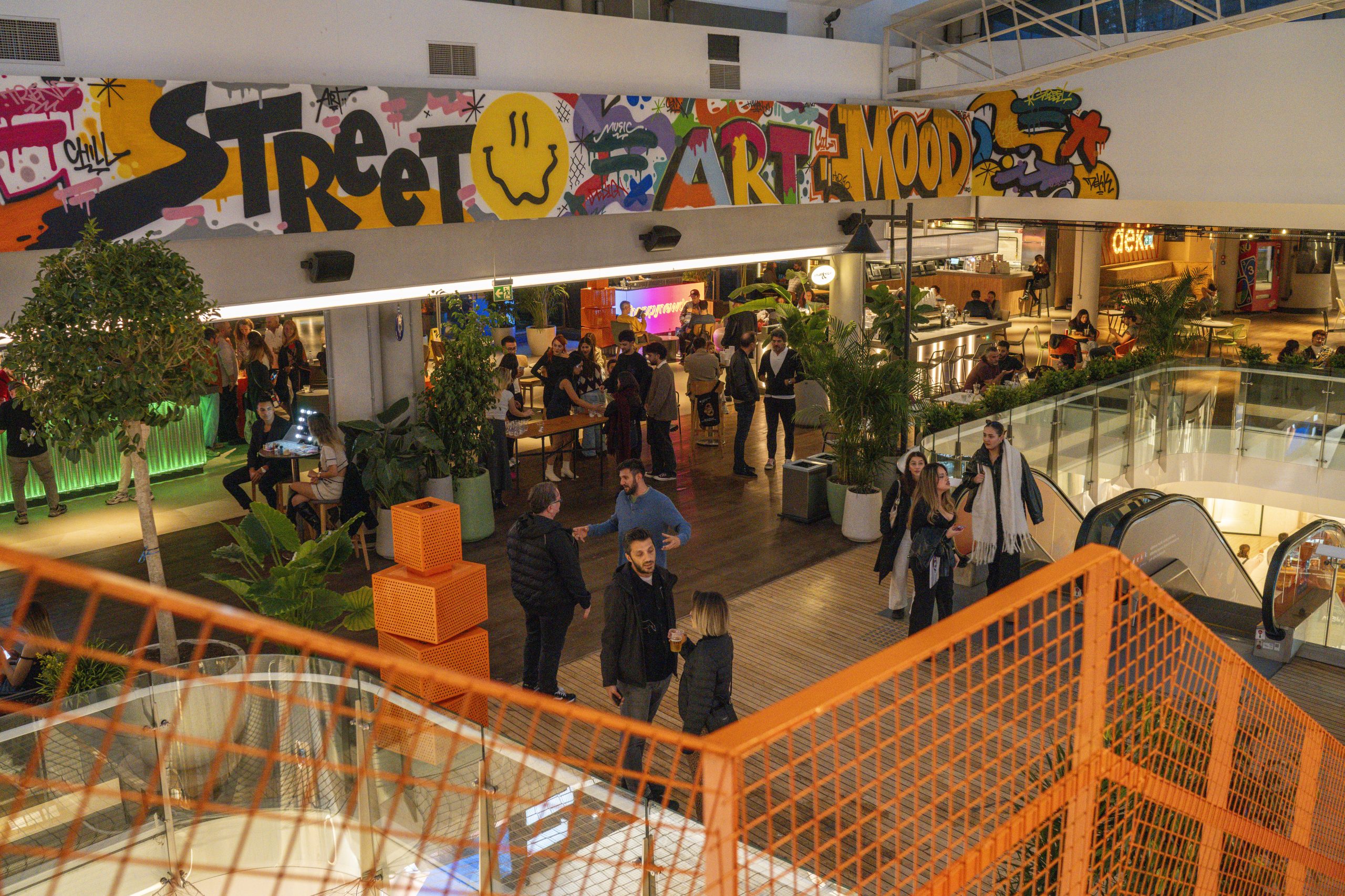 Dekk Akmerkez dekk etiler scaled - Dekk Akmerkez